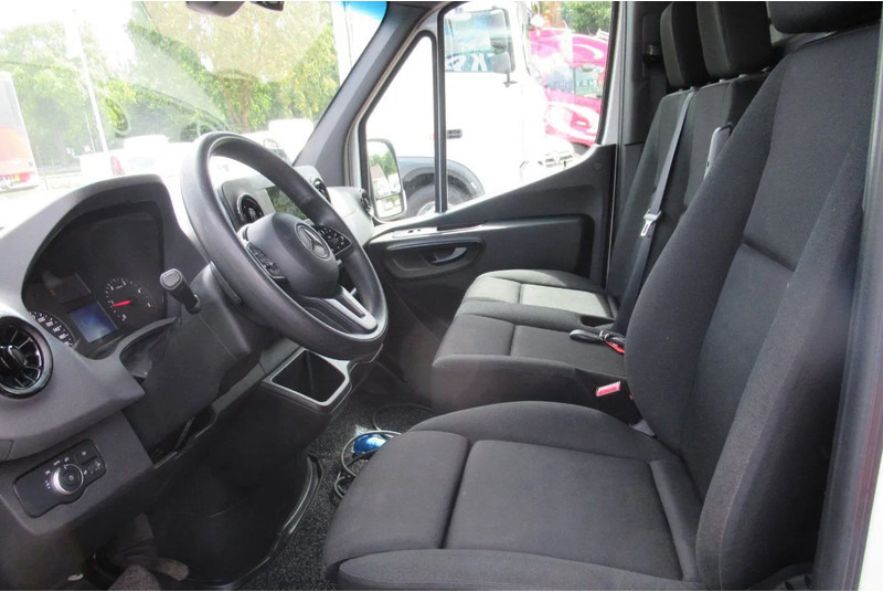 Mercedes-Benz Sprinter 316 CDI Koelen/Vriezen/ Verwarmen Carrier Xarios 350 + 220 volt nacht aansluiting - Véhicule utilitaire frigorifique: photos 5 Mercedes-Benz Sprinter 316 CDI Koelen/Vriezen/ Verwarmen Carrier Xarios 350 + 220 volt nacht aansluiting - Véhicule utilitaire frigorifique: photos 5