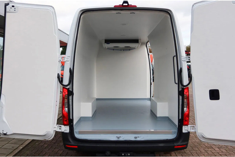 Mercedes-Benz Sprinter 317 L3 H2 Koel / Vries/ Verwarmen + 220 volt nachtaansluiting - Véhicule utilitaire frigorifique: photos 4 Mercedes-Benz Sprinter 317 L3 H2 Koel / Vries/ Verwarmen + 220 volt nachtaansluiting - Véhicule utilitaire frigorifique: photos 4