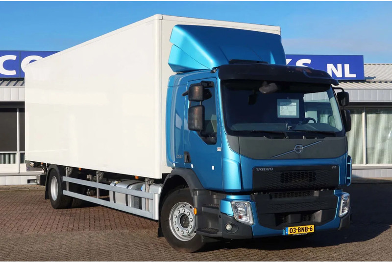 Volvo FE 250 Bakwagen + Dhollandia klep 2500 KG. 49.000 KM!! - Camion fourgon: photos 2 Volvo FE 250 Bakwagen + Dhollandia klep 2500 KG. 49.000 KM!! - Camion fourgon: photos 2