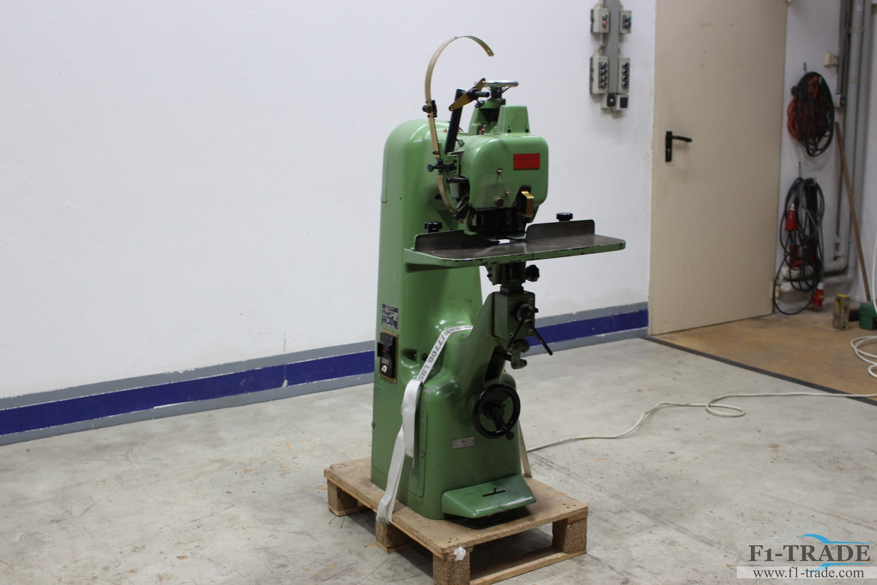 Polygraph 703/1T - Relieuse: photos 2 Polygraph 703/1T - Relieuse: photos 2