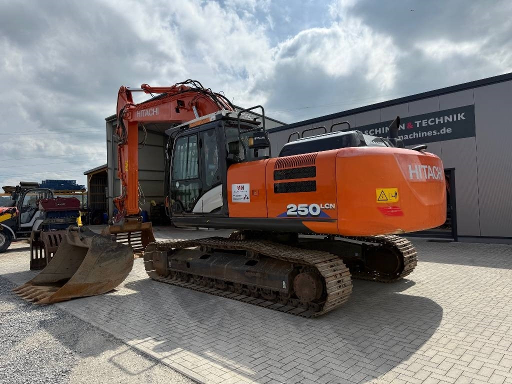 Hitachi ZX 250 LC N-6 - Pelle sur chenille: photos 3 Hitachi ZX 250 LC N-6 - Pelle sur chenille: photos 3