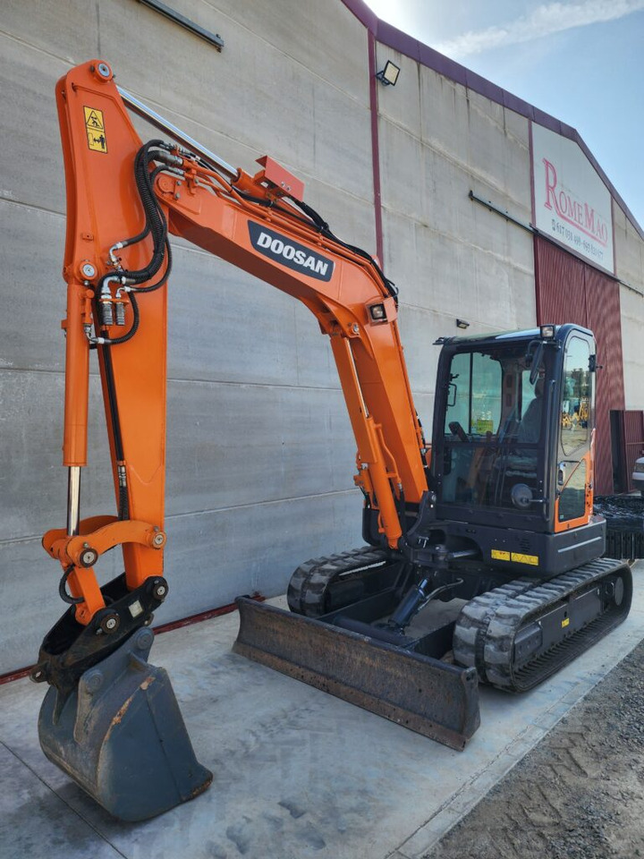 DOOSAN DX63R-3 - Mini pelle: photos 2 DOOSAN DX63R-3 - Mini pelle: photos 2