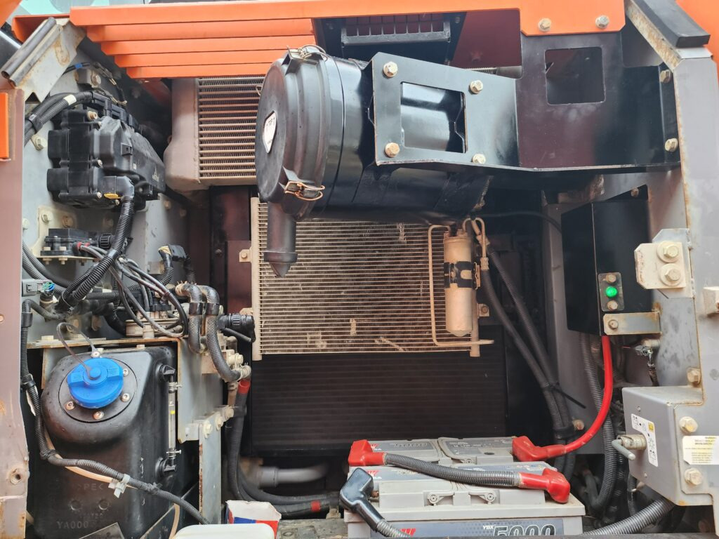 HITACHI ZX140W-6 - Pelle sur pneus: photos 5 HITACHI ZX140W-6 - Pelle sur pneus: photos 5