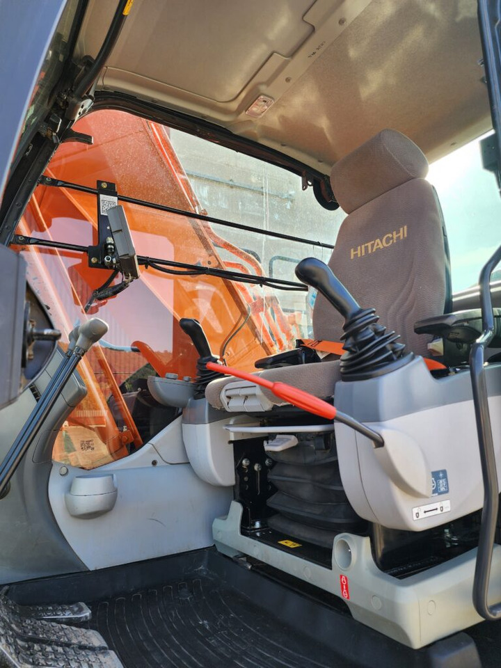 Pelle sur chenille HITACHI ZX210LC-6: photos 8