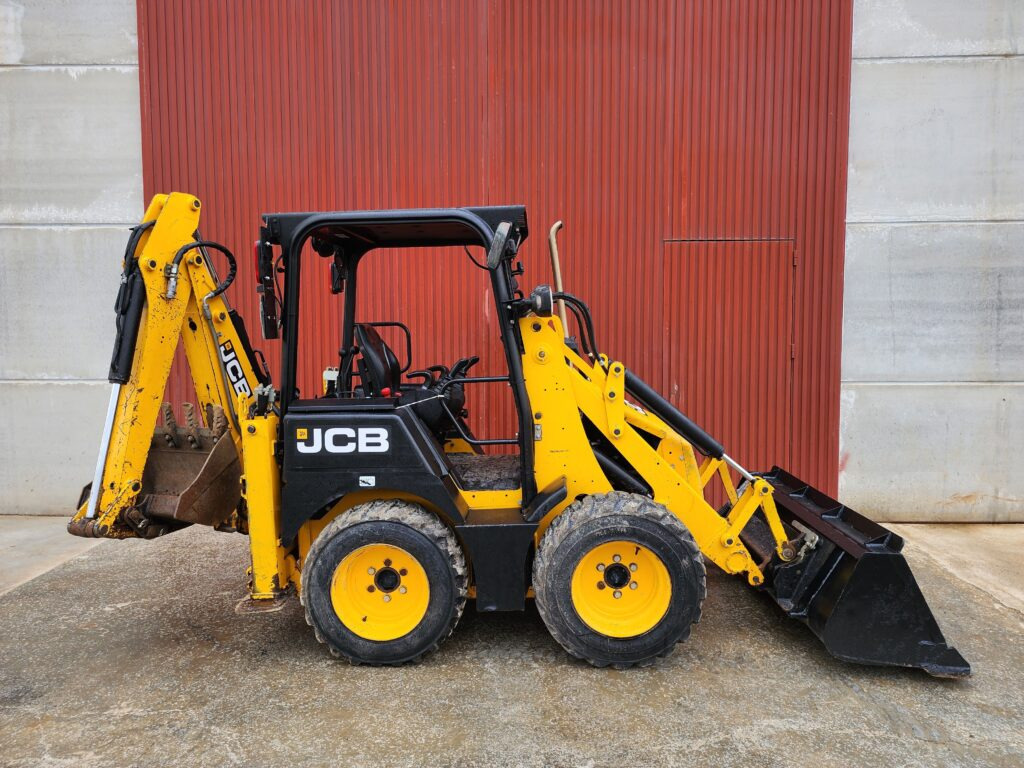 JCB 1CX - Tractopelle: photos 1 JCB 1CX - Tractopelle: photos 1
