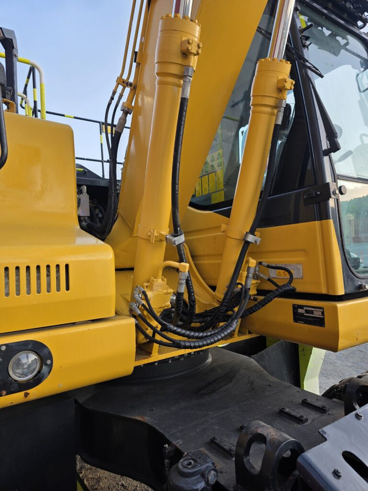 KOMATSU PW148-11 - Pelle sur pneus: photos 4 KOMATSU PW148-11 - Pelle sur pneus: photos 4