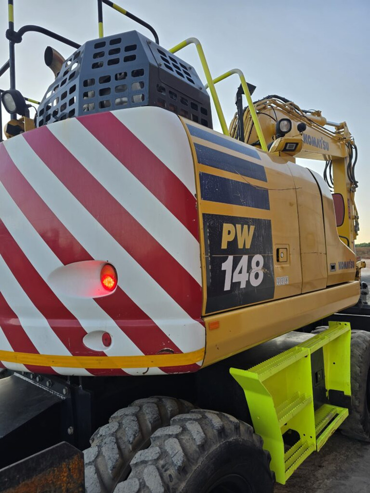KOMATSU PW148-11 - Pelle sur pneus: photos 5 KOMATSU PW148-11 - Pelle sur pneus: photos 5