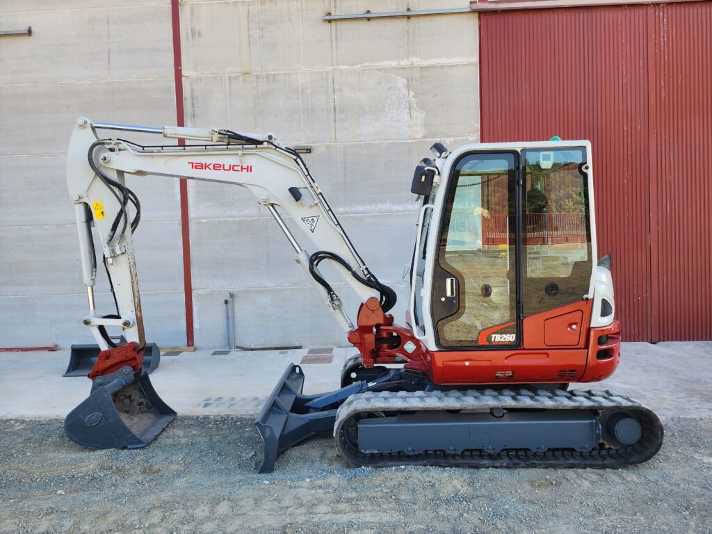 TAKEUCHI TB260 - Mini pelle: photos 1 TAKEUCHI TB260 - Mini pelle: photos 1