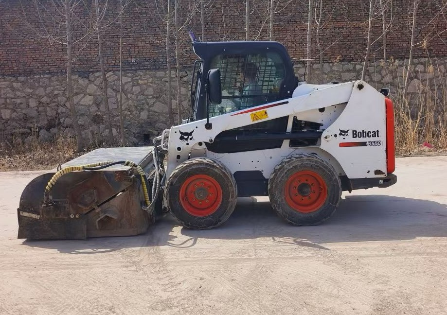 BOBCAT S550 - Mini chargeuse: photos 3 BOBCAT S550 - Mini chargeuse: photos 3