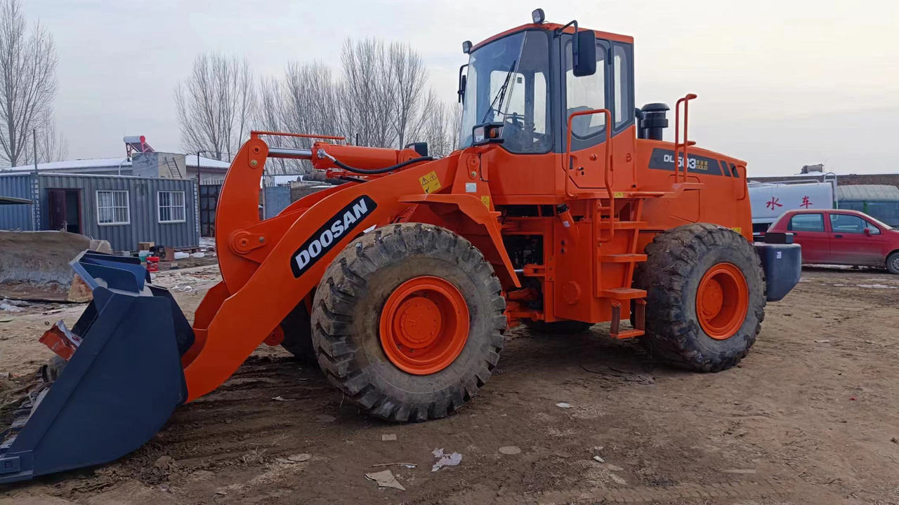 DOOSAN DL503 WHEEL LOADER - Chargeuse sur pneus: photos 1 DOOSAN DL503 WHEEL LOADER - Chargeuse sur pneus: photos 1