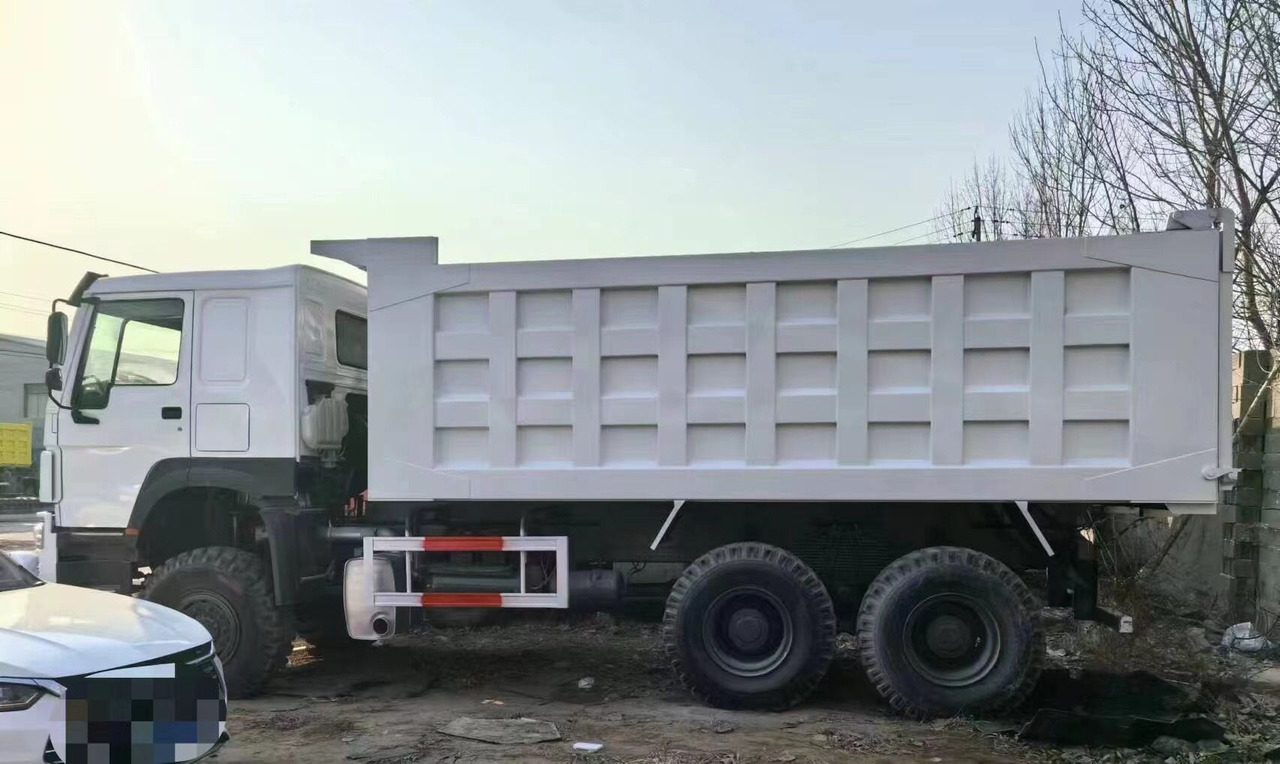 HOWO 6*6 - Camion benne: photos 2 HOWO 6*6 - Camion benne: photos 2