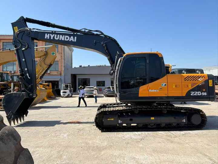 2024 New Hyundai HX220L Crawler Excavator South Korea Made ,22ton Tracked Shovel HX220 Hyundai HX220 Crawler Excavator - Pelle: photos 2 2024 New Hyundai HX220L Crawler Excavator South Korea Made ,22ton Tracked Shovel HX220 Hyundai HX220 Crawler Excavator - Pelle: photos 2