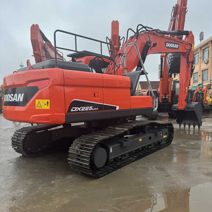 22 Tons Excavator Original Doosan Dx225LCA Crawler Digger Secondhand Used Good Condition Doosan Hydraulic Excavator on Sale - Pelle sur chenille: photos 1 22 Tons Excavator Original Doosan Dx225LCA Crawler Digger Secondhand Used Good Condition Doosan Hydraulic Excavator on Sale - Pelle sur chenille: photos 1