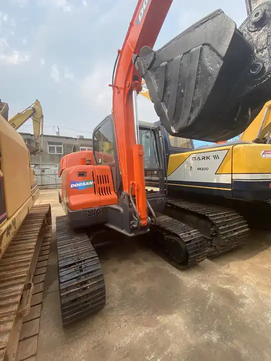90% new Korea Doosan 6ton dx60 dx55 dx75 excavator - Pelle sur chenille: photos 5 90% new Korea Doosan 6ton dx60 dx55 dx75 excavator - Pelle sur chenille: photos 5