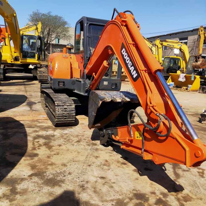 Awesome Performance Korea Imported Small Scale Used Doosan Dh60 Excavator - Pelle sur chenille: photos 1 Awesome Performance Korea Imported Small Scale Used Doosan Dh60 Excavator - Pelle sur chenille: photos 1