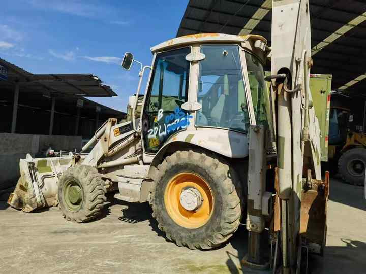 Backhoe loader JCB 3CX 4*4 tlb loader UKmade, used cheap JCB 3CX retro loader and digger - Tractopelle: photos 4 Backhoe loader JCB 3CX 4*4 tlb loader UKmade, used cheap JCB 3CX retro loader and digger - Tractopelle: photos 4