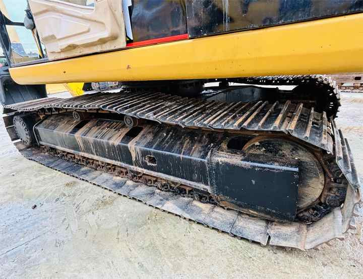 Caterpillar/cat Medium Used Excavator 20t Cat 320b,320c,320d Excavating Equipment With 0.8,1.0,1.2 Cbm Bucket Size In Shanghai - Pelle sur chenille: photos 4 Caterpillar/cat Medium Used Excavator 20t Cat 320b,320c,320d Excavating Equipment With 0.8,1.0,1.2 Cbm Bucket Size In Shanghai - Pelle sur chenille: photos 4