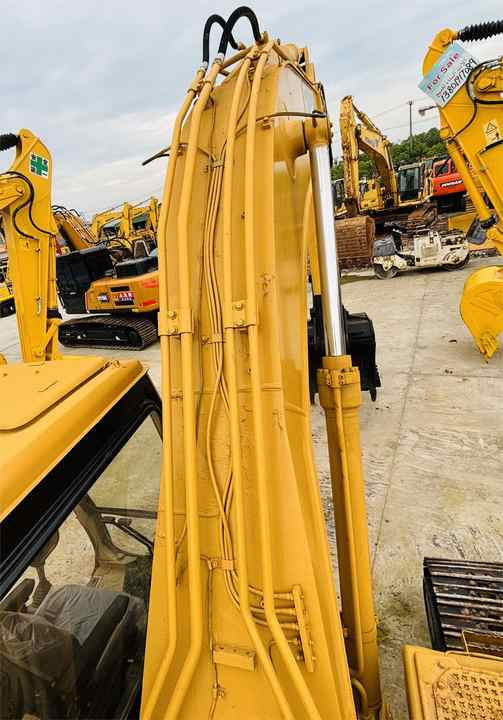 Caterpillar/cat Medium Used Excavator 20t Cat 320b,320c,320d Excavating Equipment With 0.8,1.0,1.2 Cbm Bucket Size In Shanghai - Pelle sur chenille: photos 5 Caterpillar/cat Medium Used Excavator 20t Cat 320b,320c,320d Excavating Equipment With 0.8,1.0,1.2 Cbm Bucket Size In Shanghai - Pelle sur chenille: photos 5