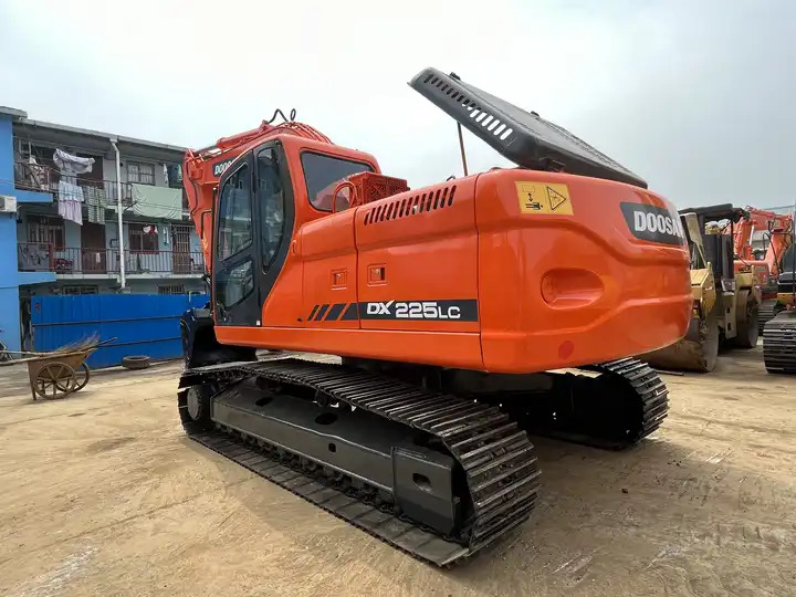 Good Price Tracked Excavator Doosan Dx225 Dx150 Korea Construction Machinery In Shanghai - Pelle sur chenille: photos 3 Good Price Tracked Excavator Doosan Dx225 Dx150 Korea Construction Machinery In Shanghai - Pelle sur chenille: photos 3