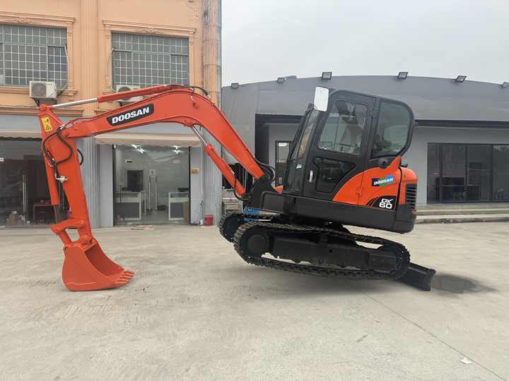 High Quality Secondhand Small Excavator Doosan Dx60 Dx75 Korea Origin Mini Excavator Machine Good Price for Guyana - Pelle sur chenille: photos 5 High Quality Secondhand Small Excavator Doosan Dx60 Dx75 Korea Origin Mini Excavator Machine Good Price for Guyana - Pelle sur chenille: photos 5