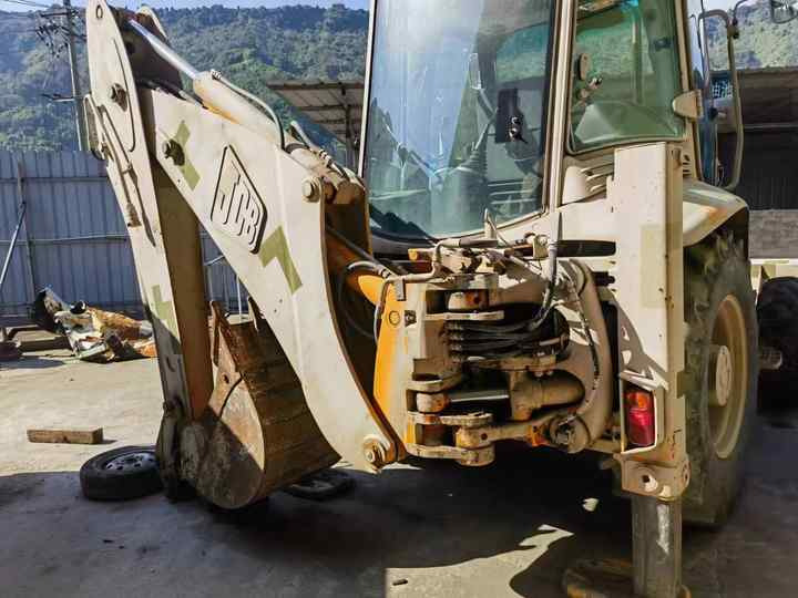 Hot sale Backhoe loader JCB 3CX 4*4 tlb loader UKmade, used cheap JCB 3CX retro loader and digger - Tractopelle: photos 3 Hot sale Backhoe loader JCB 3CX 4*4 tlb loader UKmade, used cheap JCB 3CX retro loader and digger - Tractopelle: photos 3