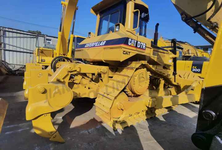 Japan Imported Caterpillar D7R Bulldozer Japan Original Cat D7G D7R D9n D8r Used Bulldozers - Bulldozer: photos 2 Japan Imported Caterpillar D7R Bulldozer Japan Original Cat D7G D7R D9n D8r Used Bulldozers - Bulldozer: photos 2