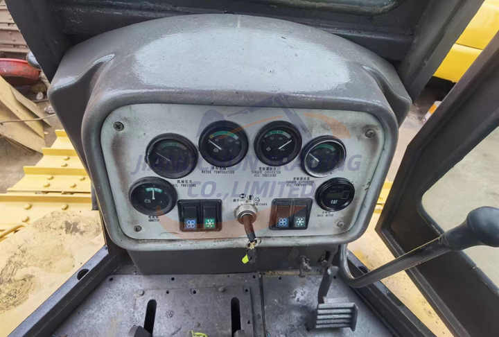 Japan Imported Caterpillar D7R Bulldozer Japan Original Cat D7G D7R D9n D8r Used Bulldozers - Bulldozer: photos 3 Japan Imported Caterpillar D7R Bulldozer Japan Original Cat D7G D7R D9n D8r Used Bulldozers - Bulldozer: photos 3