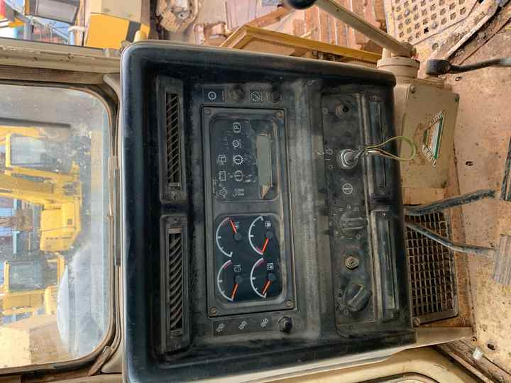 Japan Imported Caterpillar D7R Bulldozer Japan Original Cat D7G D7R D9n D8r Used Bulldozers - Bulldozer: photos 5 Japan Imported Caterpillar D7R Bulldozer Japan Original Cat D7G D7R D9n D8r Used Bulldozers - Bulldozer: photos 5