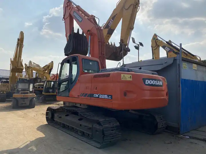 Korea Used Excavator 20ton Doosan Dx225 Dx220 Dx200 Hydraulic Crawler Second Hand Doosan 20ton 22ton Excavator - Pelle: photos 4 Korea Used Excavator 20ton Doosan Dx225 Dx220 Dx200 Hydraulic Crawler Second Hand Doosan 20ton 22ton Excavator - Pelle: photos 4