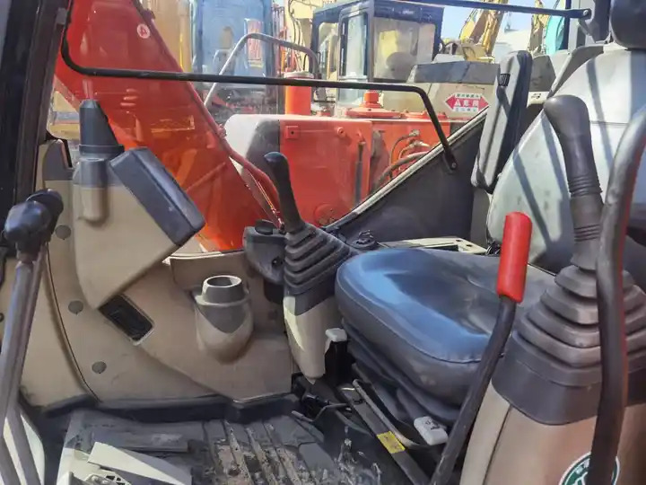Original Used Excavator Made In Japan Tata Hitachi Zx60 Heavy Equipment 6 Tons 90% New - Pelle sur chenille: photos 5 Original Used Excavator Made In Japan Tata Hitachi Zx60 Heavy Equipment 6 Tons 90% New - Pelle sur chenille: photos 5