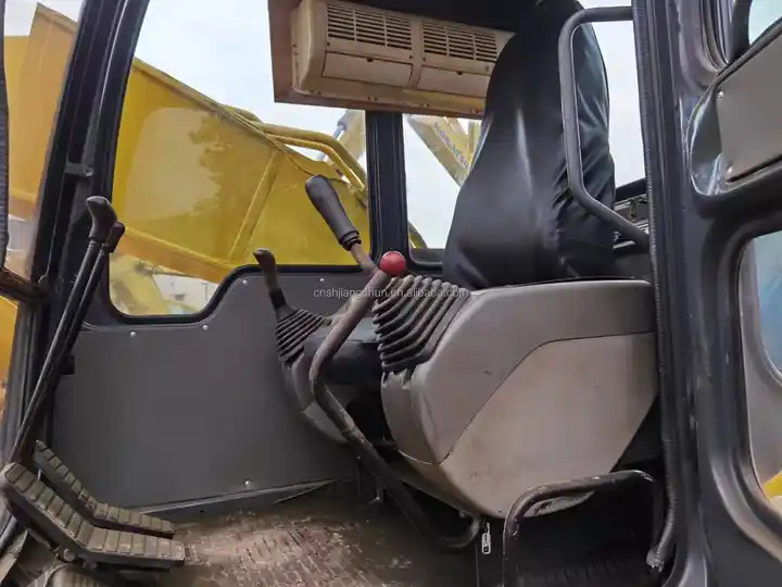 Original Well-Maintained Komatsu PC200-6 Used Excavator for sale - Pelle sur chenille: photos 2 Original Well-Maintained Komatsu PC200-6 Used Excavator for sale - Pelle sur chenille: photos 2