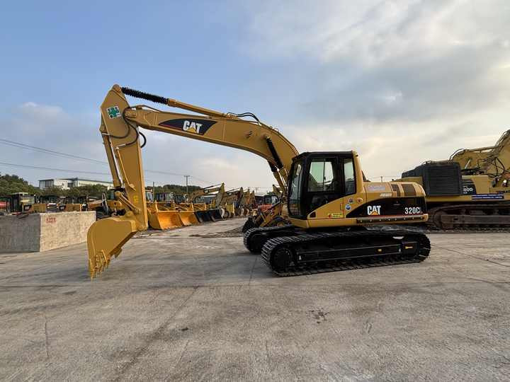 Selling Original Japanese Second-hand Cat 320C Excavator 20 Tons Caterpillar 320CL Excavator at Low Price - Pelle sur chenille: photos 2 Selling Original Japanese Second-hand Cat 320C Excavator 20 Tons Caterpillar 320CL Excavator at Low Price - Pelle sur chenille: photos 2