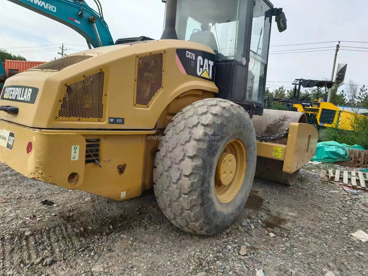 Used CAT CS76XT for sale Second hand caterpillar roller in good condition high brand quality, affordable and in stock - Compacteur à pieds de mouton/ Monocylindre: photos 3 Used CAT CS76XT for sale Second hand caterpillar roller in good condition high brand quality, affordable and in stock - Compacteur à pieds de mouton/ Monocylindre: photos 3