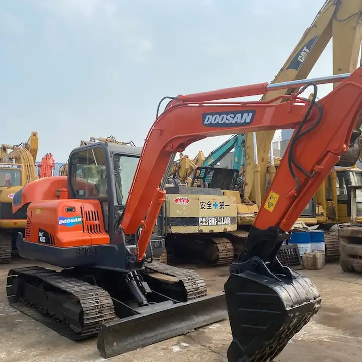 Used Doosan 6ton dx60 dx55 dx75 excavator made in Korea - Pelle sur chenille: photos 1 Used Doosan 6ton dx60 dx55 dx75 excavator made in Korea - Pelle sur chenille: photos 1