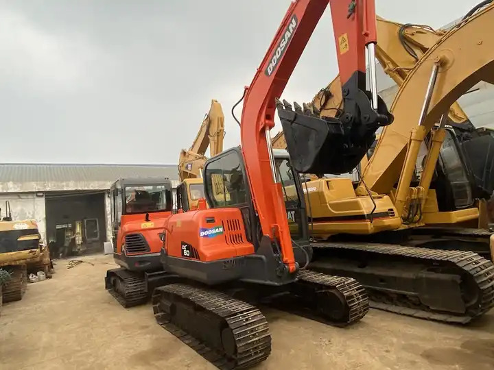 Used Doosan 6ton dx60 dx55 dx75 excavator made in Korea - Pelle sur chenille: photos 4 Used Doosan 6ton dx60 dx55 dx75 excavator made in Korea - Pelle sur chenille: photos 4