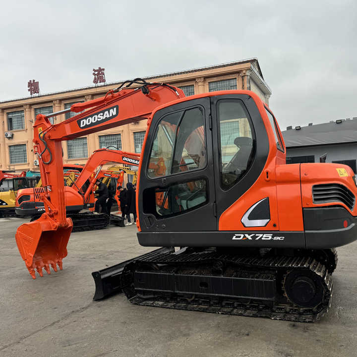 Used Excavator Doosan DX75-9C Second-hand Excavator Digger DX75-9C Compact Shovel Crawler Doosan 75 Excavator Doosan Dx75-9C - Pelle sur chenille: photos 1 Used Excavator Doosan DX75-9C Second-hand Excavator Digger DX75-9C Compact Shovel Crawler Doosan 75 Excavator Doosan Dx75-9C - Pelle sur chenille: photos 1