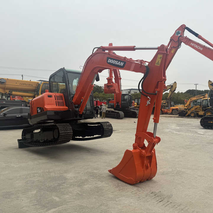 Used Excavator Doosan Dx60 Excavators Earth-moving Machinery Doosan Dx60 Dx80 Dx75 Dx225 Dh55 Dx60-9c for Sale - Pelle sur chenille: photos 1 Used Excavator Doosan Dx60 Excavators Earth-moving Machinery Doosan Dx60 Dx80 Dx75 Dx225 Dh55 Dx60-9c for Sale - Pelle sur chenille: photos 1