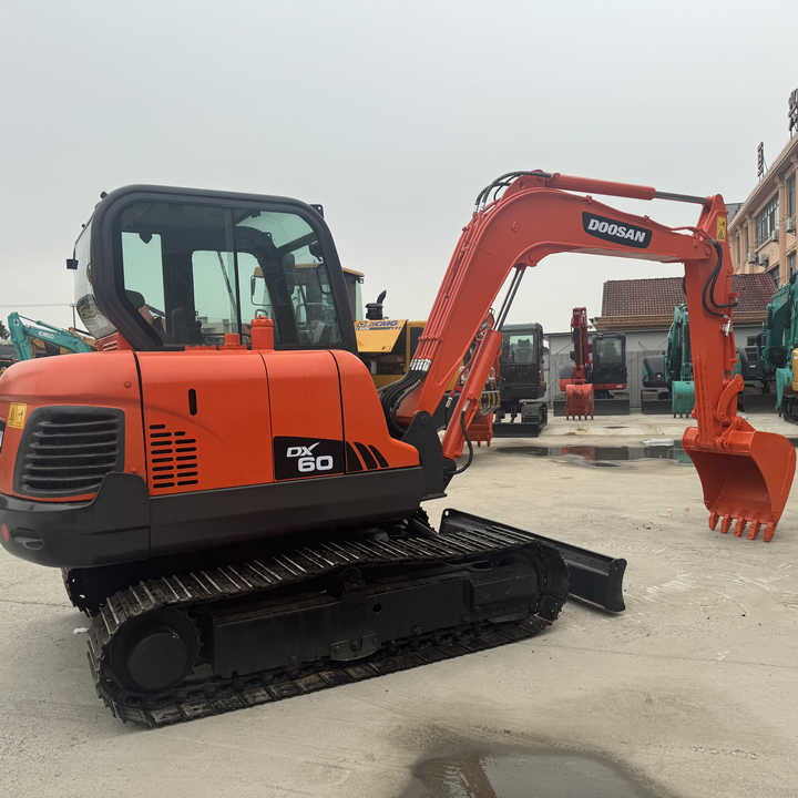 Used Excavator Doosan Dx60 Excavators Earth-moving Machinery Doosan Dx60 Dx80 Dx75 Dx225 Dh55 Dx60-9c for Sale - Pelle sur chenille: photos 1 Used Excavator Doosan Dx60 Excavators Earth-moving Machinery Doosan Dx60 Dx80 Dx75 Dx225 Dh55 Dx60-9c for Sale - Pelle sur chenille: photos 1