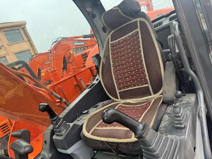 Used Excavator Doosan Dx75-9C Excavators Earth-moving Machinery Doosan Dx60 Dx80 Dx75-9c Dx225 Dh55 Dx60-9c for Sale - Pelle sur chenille: photos 2 Used Excavator Doosan Dx75-9C Excavators Earth-moving Machinery Doosan Dx60 Dx80 Dx75-9c Dx225 Dh55 Dx60-9c for Sale - Pelle sur chenille: photos 2
