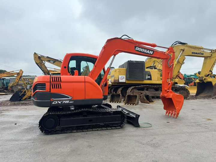 Used Excavator Doosan Dx75-9C Excavators Earth-moving Machinery Doosan Dx60 Dx80 Dx75 Dx225 Dh55 Dx60-9c for Sale - Pelle sur chenille: photos 5 Used Excavator Doosan Dx75-9C Excavators Earth-moving Machinery Doosan Dx60 Dx80 Dx75 Dx225 Dh55 Dx60-9c for Sale - Pelle sur chenille: photos 5