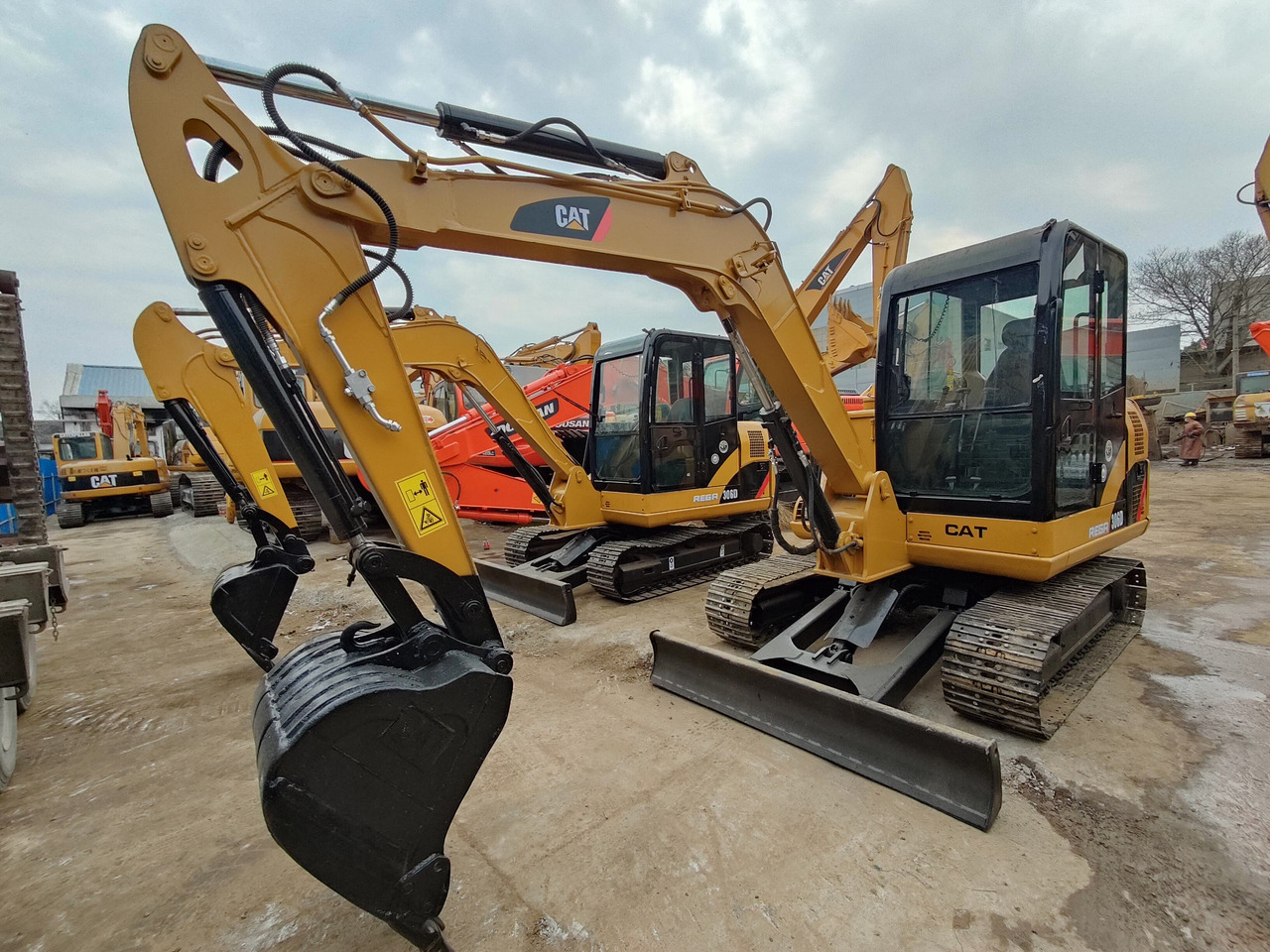 Used Mini cat 306 excavator 6tons excavator on sale - Pelle sur chenille: photos 2 Used Mini cat 306 excavator 6tons excavator on sale - Pelle sur chenille: photos 2