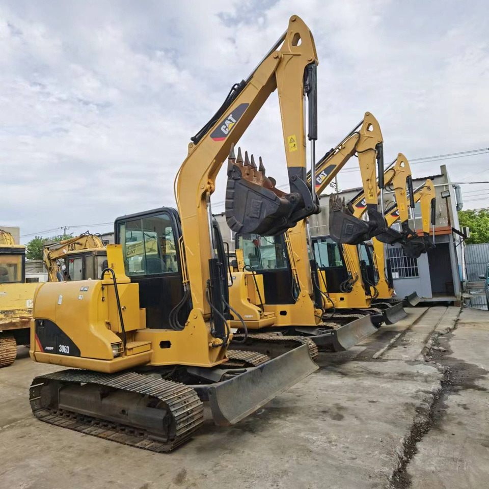 Used cat mini excavator 306D 302.5 6ton 2.5ton free shipping with mini excavator bucket - Pelle sur chenille: photos 1 Used cat mini excavator 306D 302.5 6ton 2.5ton free shipping with mini excavator bucket - Pelle sur chenille: photos 1