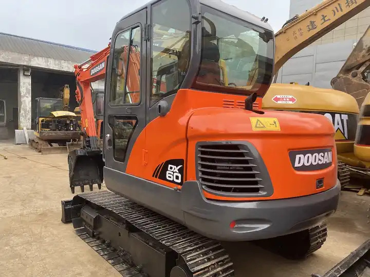Dx60 dx55 ON SALE Doosan 6ton dx60 Used excavator in stock - Pelle sur chenille: photos 3 Dx60 dx55 ON SALE Doosan 6ton dx60 Used excavator in stock - Pelle sur chenille: photos 3