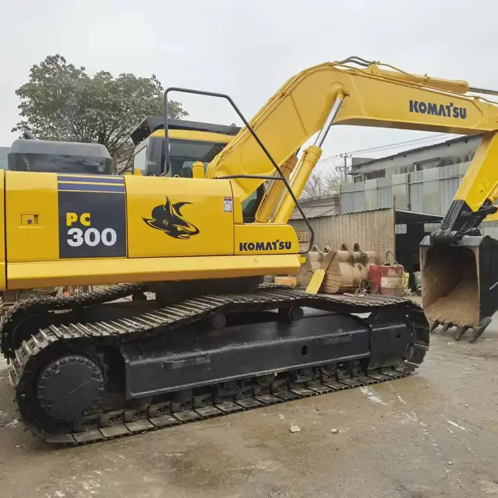 Used 30 ton good quality Komatsu PC300-7 original Japan excavator in cheap price for sale - Pelle sur chenille: photos 1 Used 30 ton good quality Komatsu PC300-7 original Japan excavator in cheap price for sale - Pelle sur chenille: photos 1