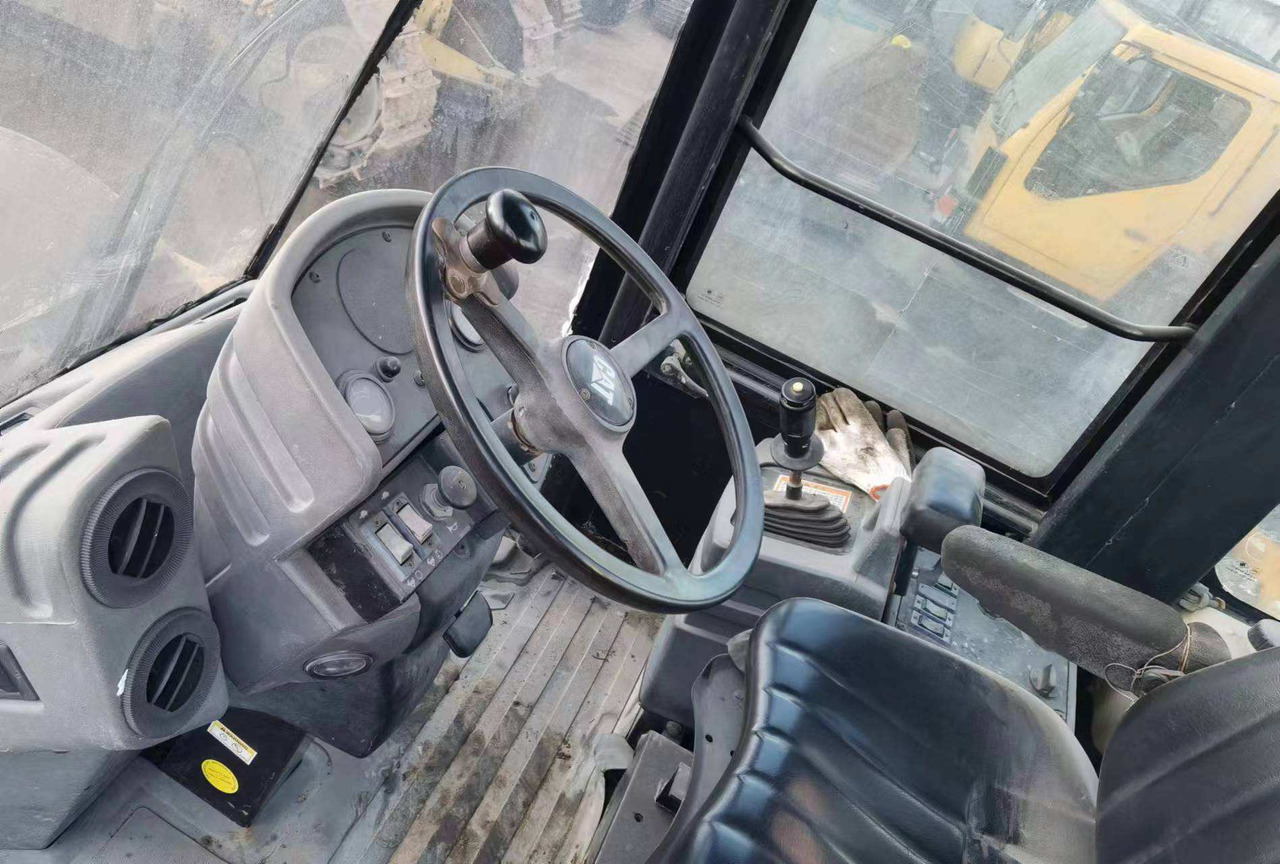 Used Road making machine CAT CS 683E roller - Rouleau compresseur: photos 2 Used Road making machine CAT CS 683E roller - Rouleau compresseur: photos 2