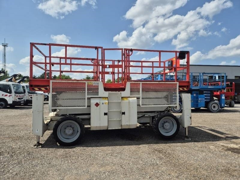 Genie GS3390 - 12,06 m - 4x4 - diesel - Nacelle ciseaux: photos 5 Genie GS3390 - 12,06 m - 4x4 - diesel - Nacelle ciseaux: photos 5