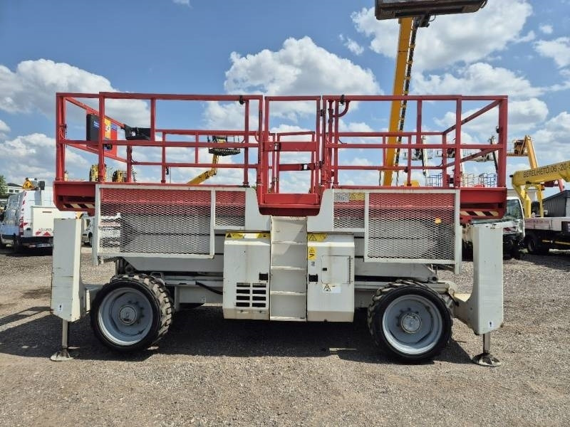 Genie GS3390 - 12,06 m - 4x4 - diesel - Nacelle ciseaux: photos 4 Genie GS3390 - 12,06 m - 4x4 - diesel - Nacelle ciseaux: photos 4