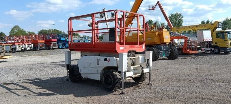 Haulotte Compact 10 DX - 4x4 - 10m - diesel - Nacelle ciseaux: photos 1 Haulotte Compact 10 DX - 4x4 - 10m - diesel - Nacelle ciseaux: photos 1