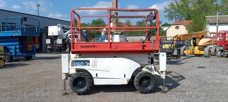 Haulotte Compact 10 DX - 4x4 - 10m - diesel - Nacelle ciseaux: photos 4 Haulotte Compact 10 DX - 4x4 - 10m - diesel - Nacelle ciseaux: photos 4