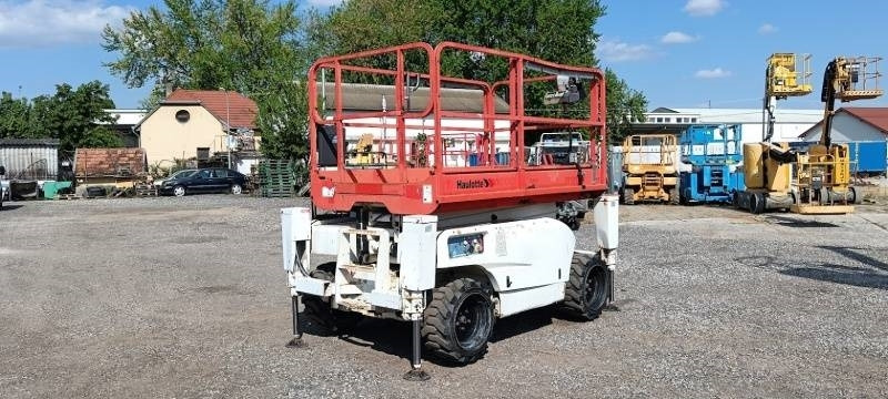 Haulotte Compact 10 DX - 4x4 - 10m - diesel - Nacelle ciseaux: photos 2 Haulotte Compact 10 DX - 4x4 - 10m - diesel - Nacelle ciseaux: photos 2